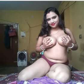 pretty chubby bhabhi with thick boobs