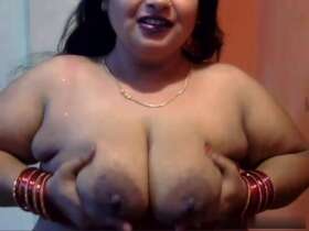 big boobs curvy aunty