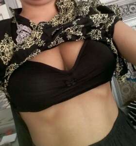 Curvy Indian housewife's