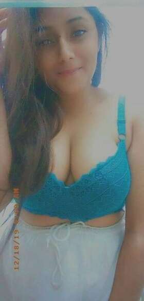 gorgeous Big boobs Indian chica