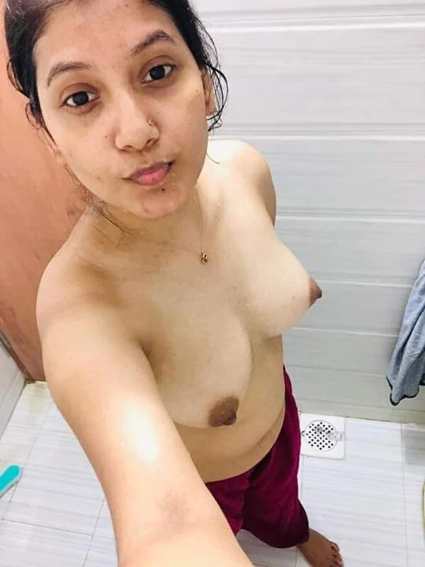 Mumbai Sexy College Girl Topless Photos