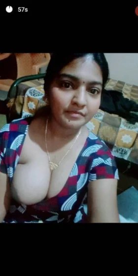 Kannadiga girl showing boobs
