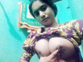Pretty Tamil girl's boobs 