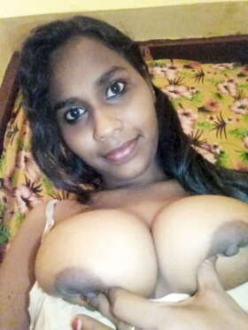 desi girl showing dark tits