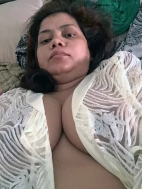nice huge boobs aunty