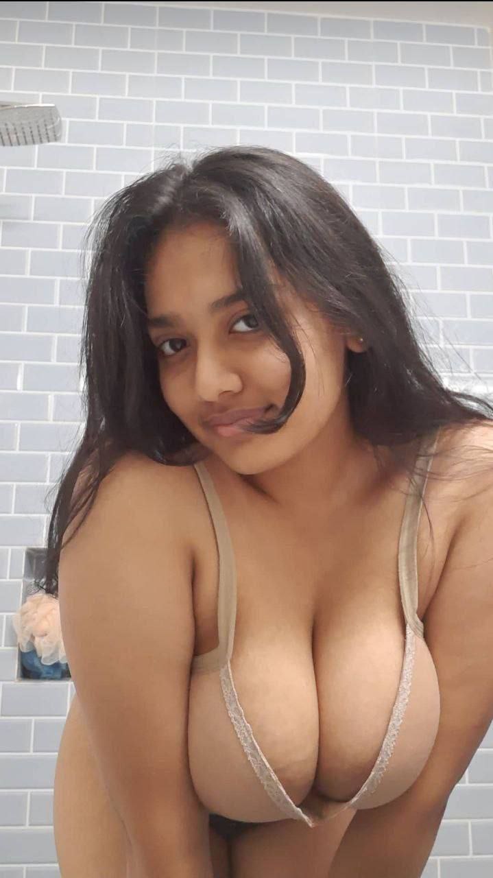 Indian MILF with huge boobs