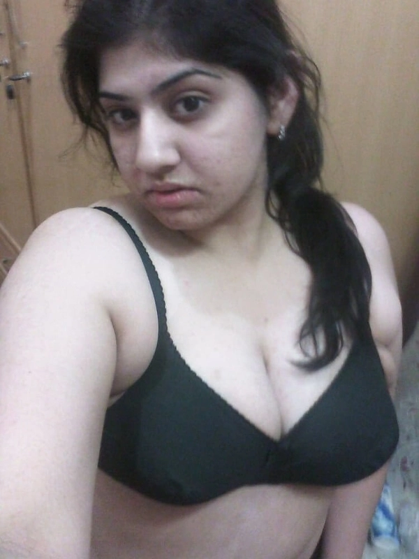 Beautiful Busty Pakistani Girl Nude