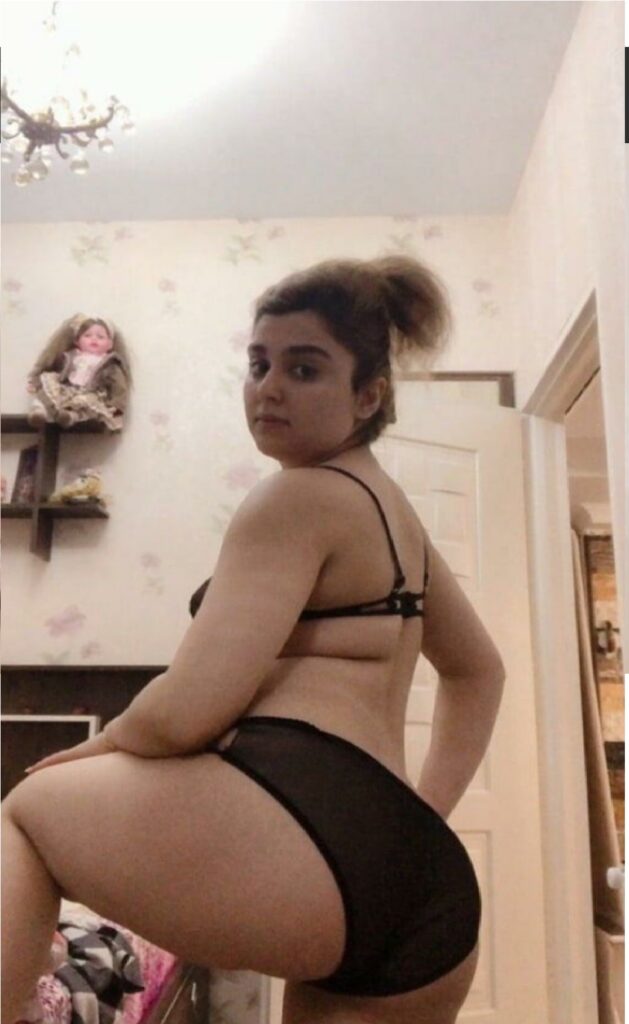 Stunning Curvy Booty Desi