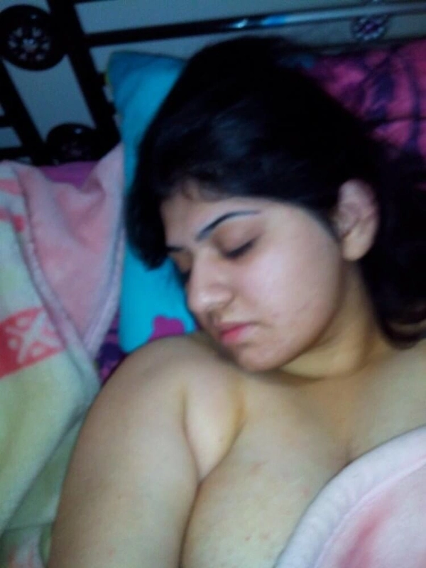 Hot titty Paki girlfriend 