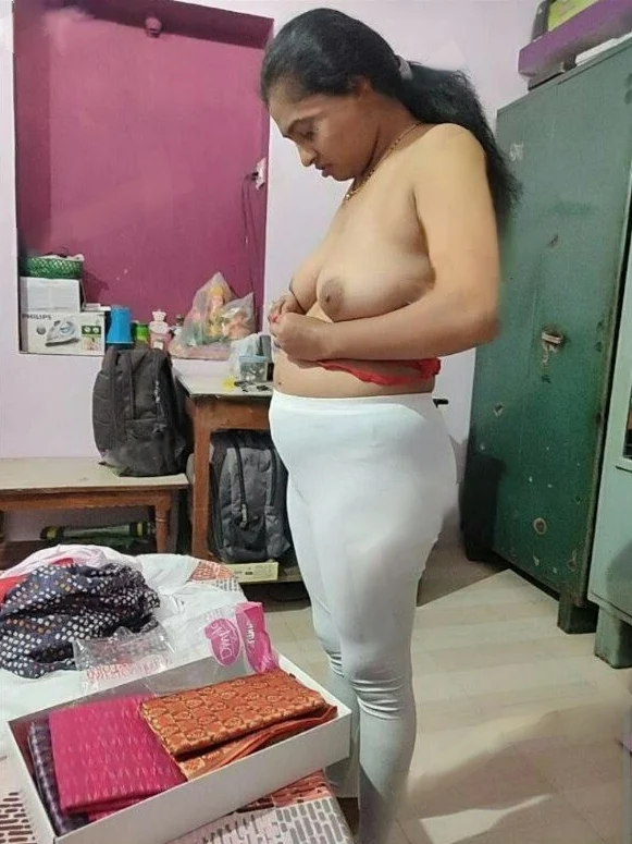 chubby Desi wife's topless